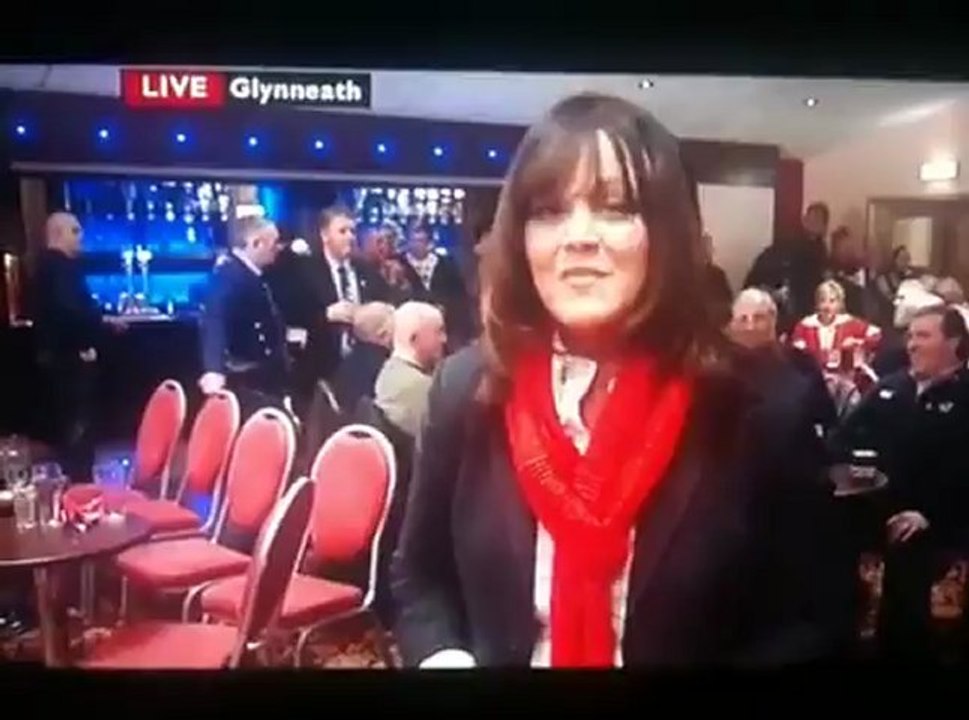 Un supporter écossais tombe le kilt