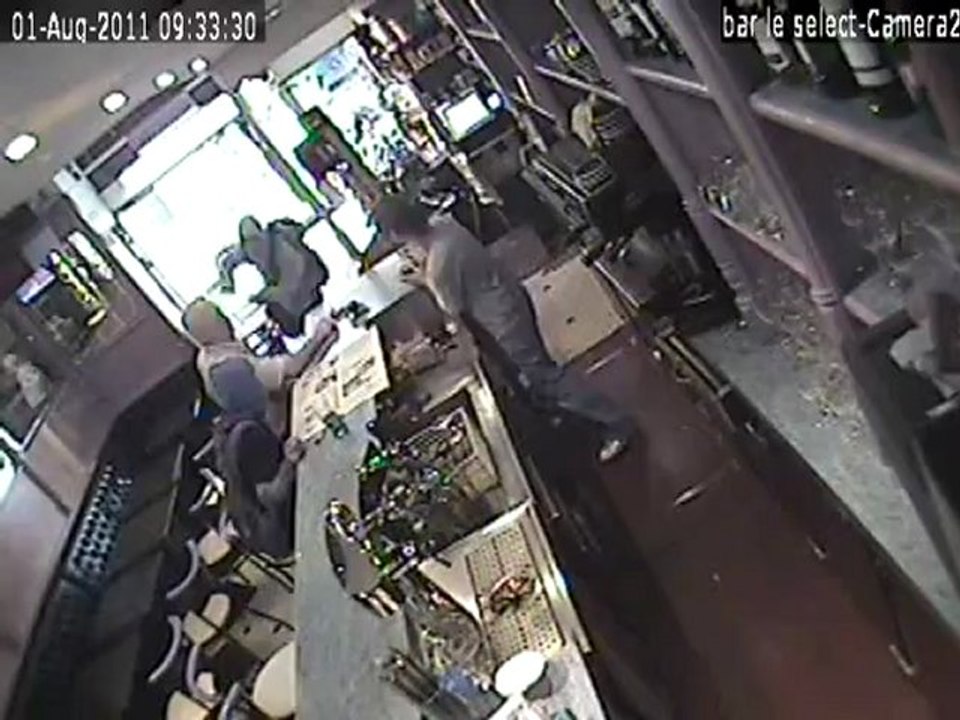 Sauvage agression du bar-tabac le Select filmée par les caméras de surveillance