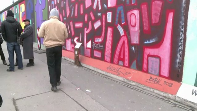 Die Mauer bleibt: Baustopp an East Side Gallery in Berlin