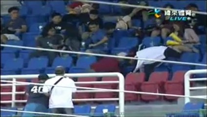 La balle ou la petite fille ?