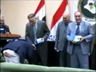 Il perd son pantalon...