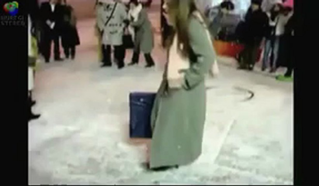 Compilation de chutes et glissades sur la neige