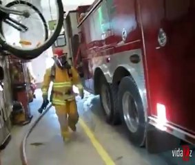 Combattant du feu maladroit