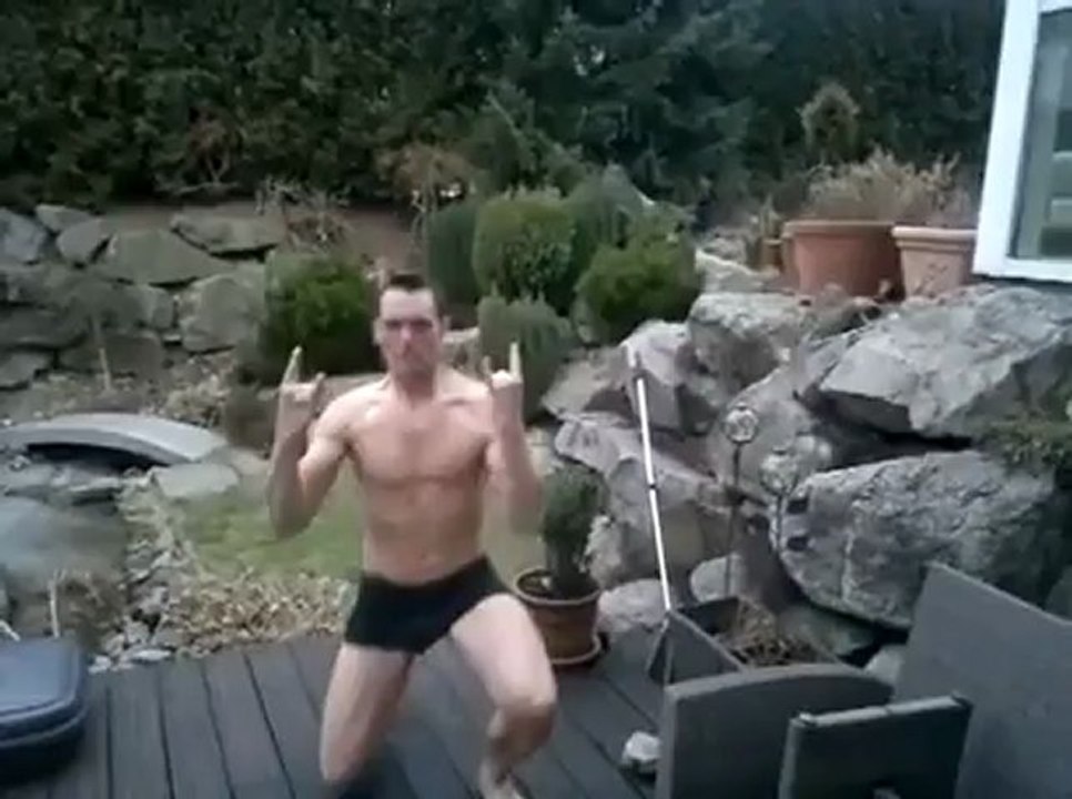 Plongeon dans une piscine gelée