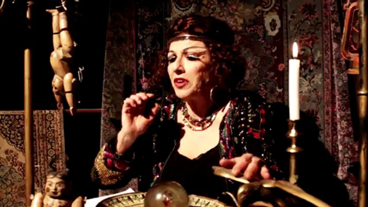 Teaser CRISIS ON A CAKE