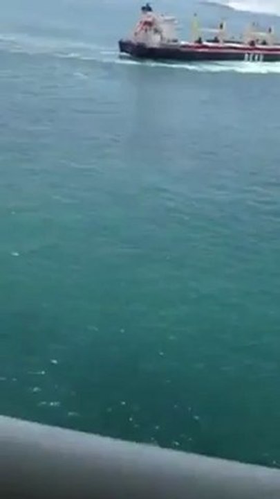 TURK GEMISI SINGAPUR BOGAZINDA CATISTI!