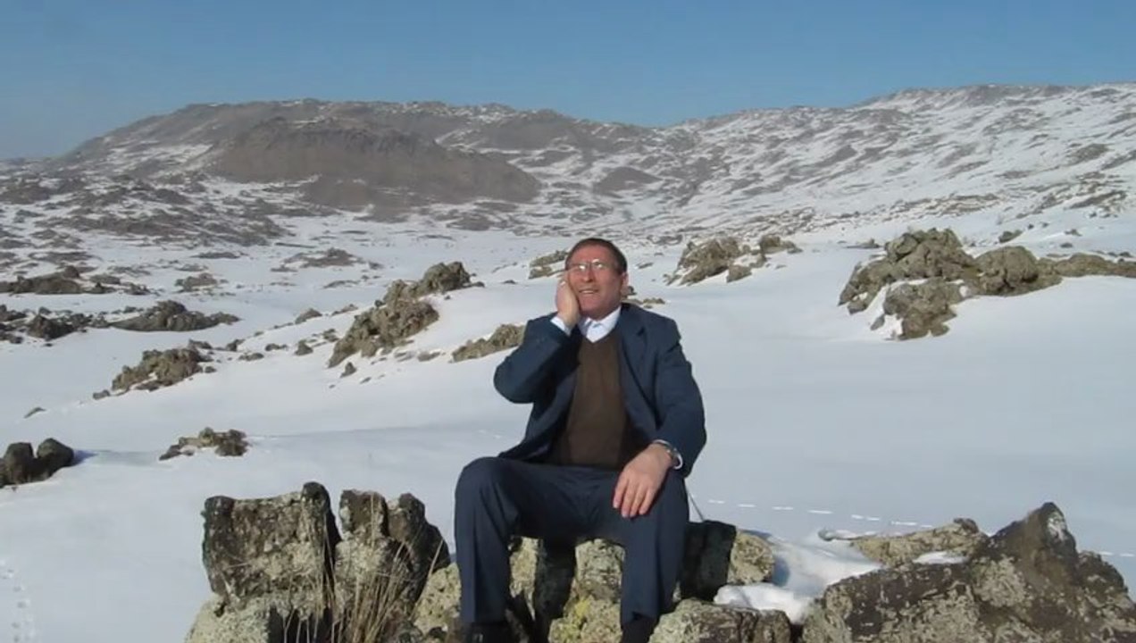 Dengbêj Apê Bekir. Zıfıstana Dengbêja. Kılam: Feqi u Gulê. Çiyayê Agirî Idir 2012