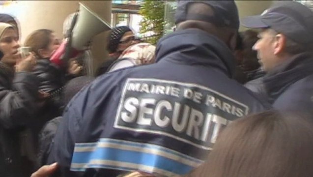 Paris : Mairie du 19éme, les mal-logés sont en colère