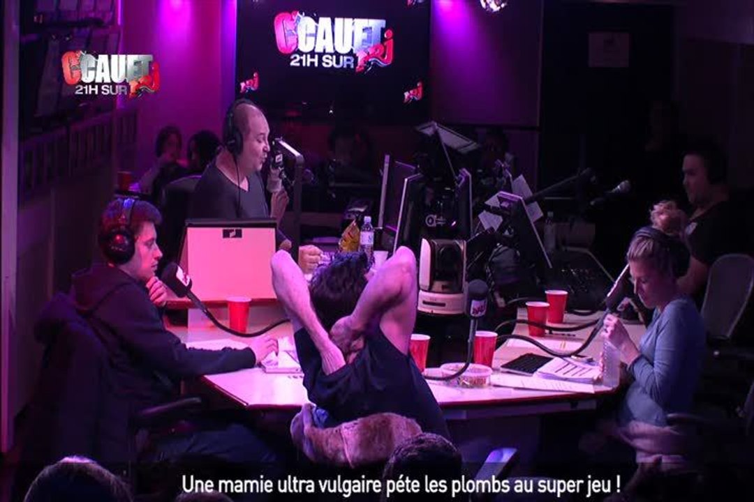 Une mamie ultra vulgaire péte les plombs au super jeu ! - C'Cauet sur NRJ