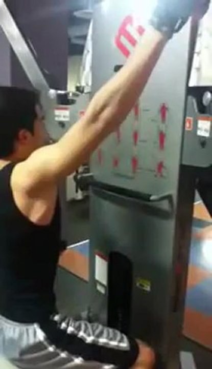 Lat Pull Down (Warm-Up)