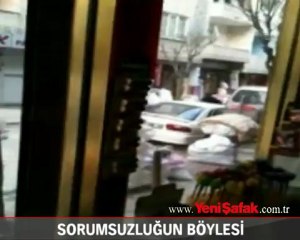 Sorumsuzluğun böylesi, bebek arabasını motosiklete bağladı