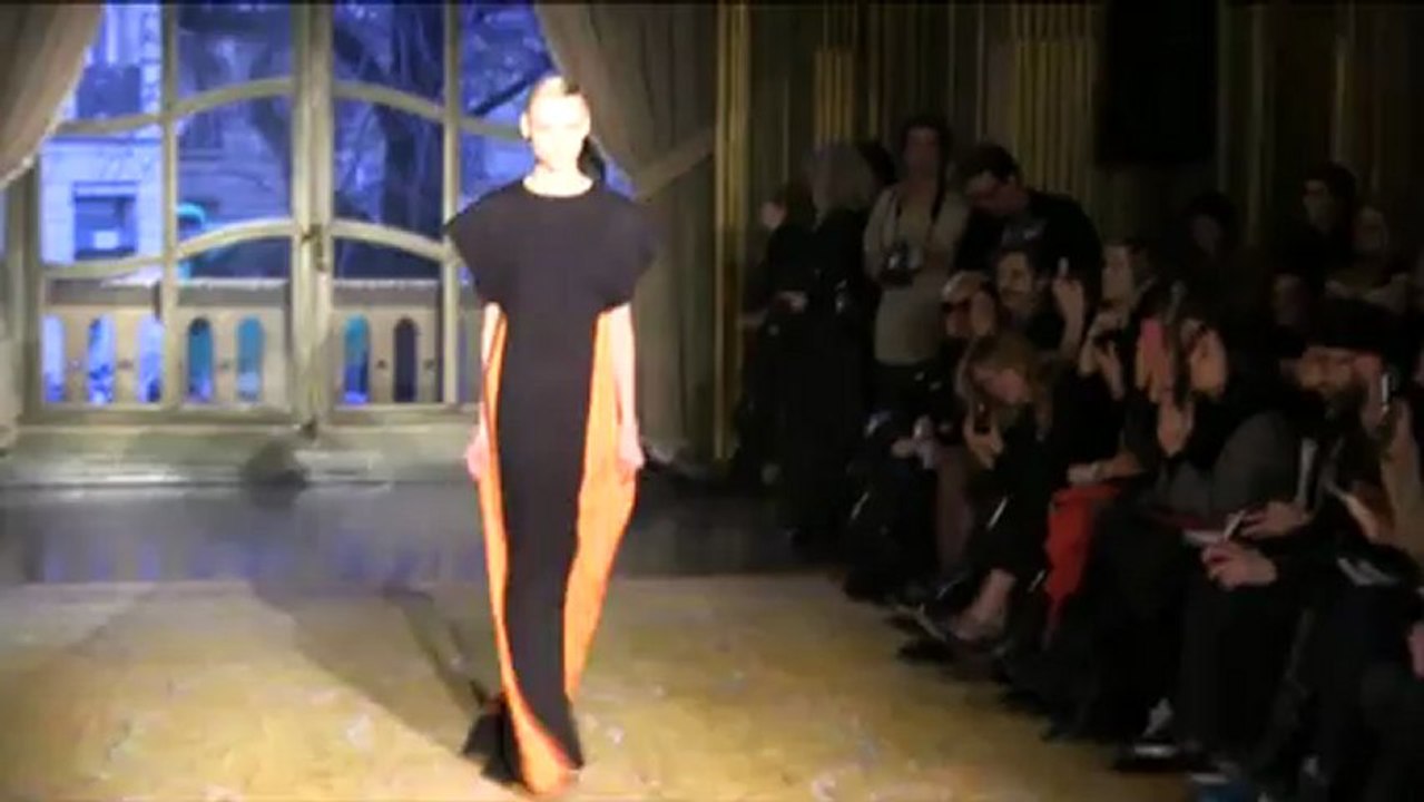 Amaya Arzuaga lleva el arte abstracto a la Semana de la Moda de París