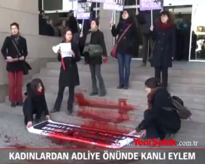 Kadınlardan adliye önünde 'kanlı' eylem