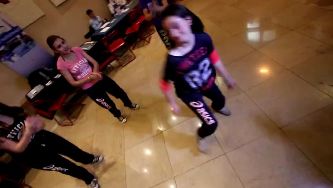 Démonstration de danse Hip-Hop lors de la Nuit de l'Orientation de la CCI Carcassonne (HD)