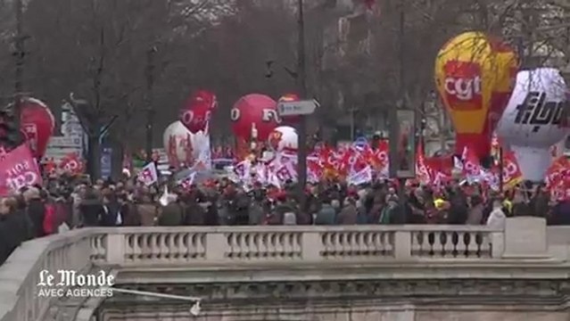 Des dizaines de milliers de manifestants battent le pavé contre l'accord sur l'emploi