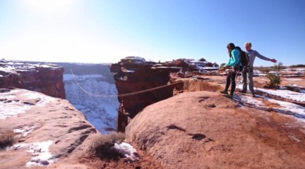 Sa petite-amie a peur de sauter : il l'a pousse dans le vide !