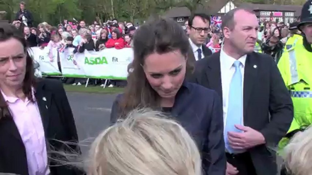 Pregnant Duchess of Cambridge Battles Fog Delay