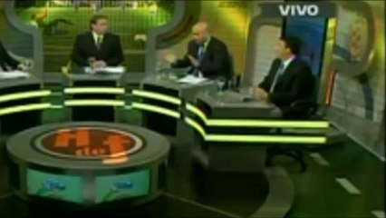 O Μαραντόνα φιλιέται στα επίσημα του Ολντ Τράφορντ!