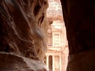 Arrivée au "Tresor" de Petra par le Siq