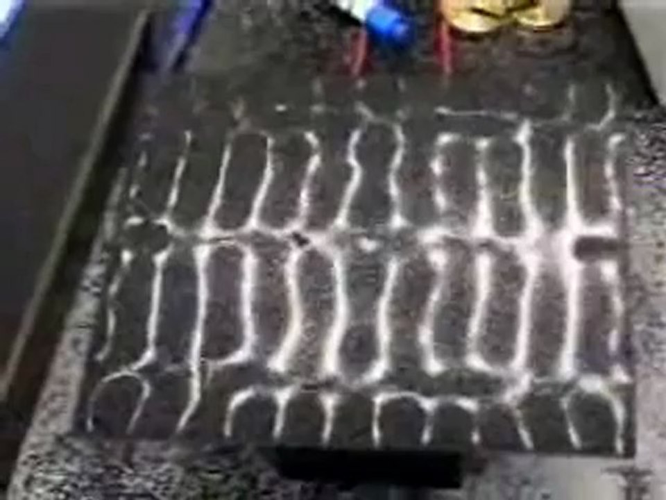 VdoEfx-resonance_square_patterns_with_sand