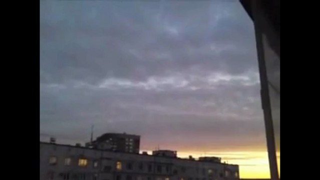 TRIANGULAR SHAPED UFO OR 3 UFO´S IN A TRIANGLE FORMATION