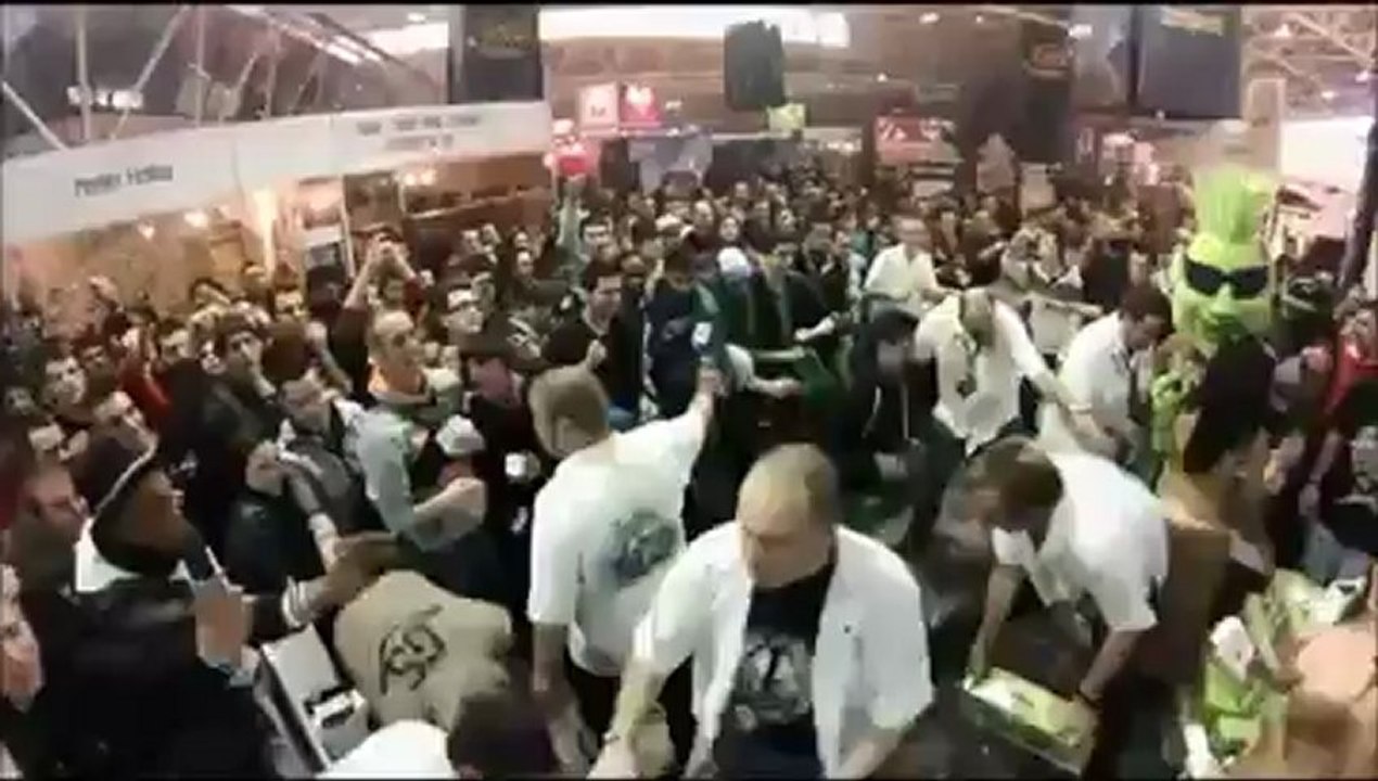 Advanced Nutrients Booth gets Mobbed on Day 02 of Spannabis 2013
