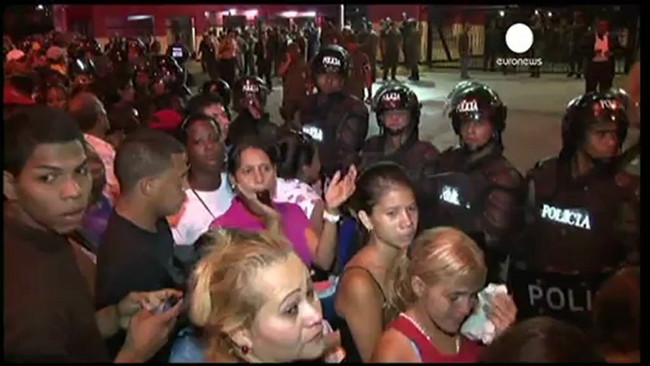 Chavez dies: "Divisive" Chavez unites people in tribute