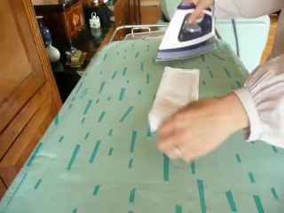 Leçon de repassage : linge plat, mouchoir