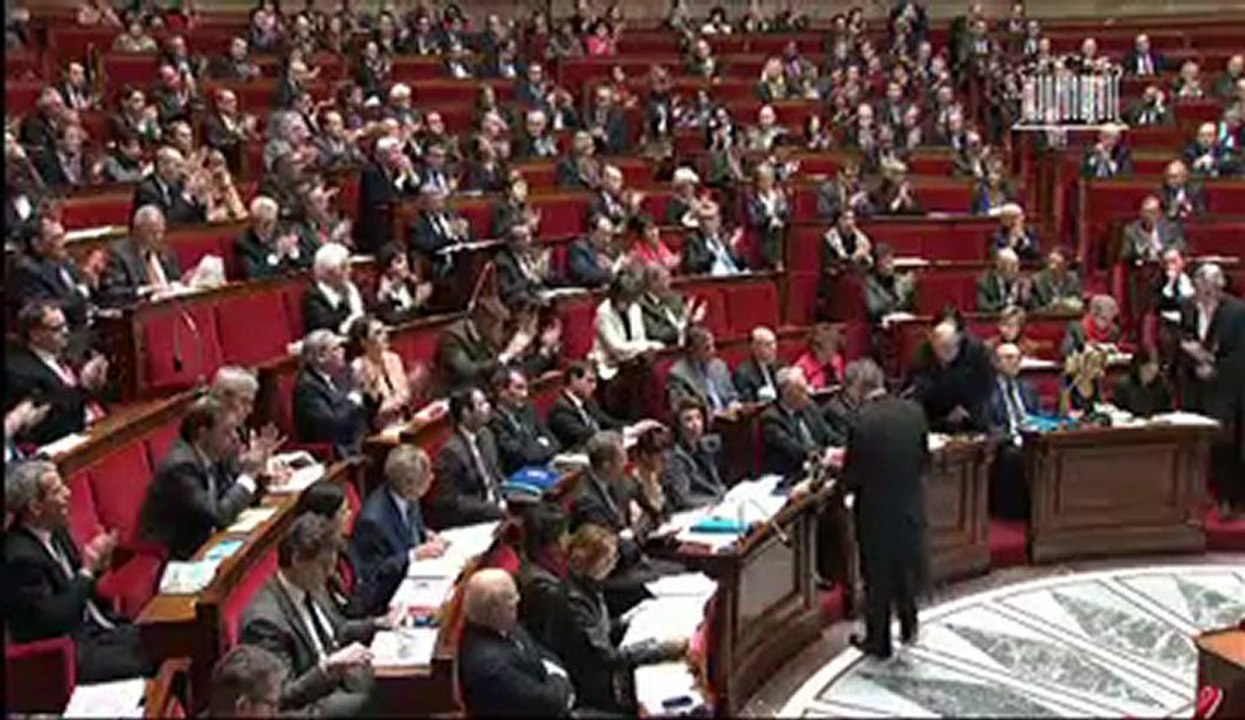 [ARCHIVE] Réforme des rythmes scolaires : réponse de Vincent Peillon à la députée Barbara Pompili lors des questions au Gouvernement à l'Assemblée nationale, le 26 février 2013