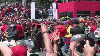 Trasladan féretro de Chávez