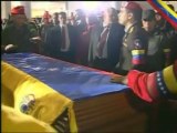 Ingreso de los restos del presidente Chávez al salón de armas de la Academia Militar