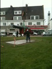 Calais : le canon de près de 4 tonnes a fait un retour en grande pompe au port