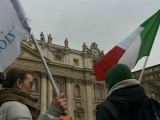 Vatican crowds watch for white smoke