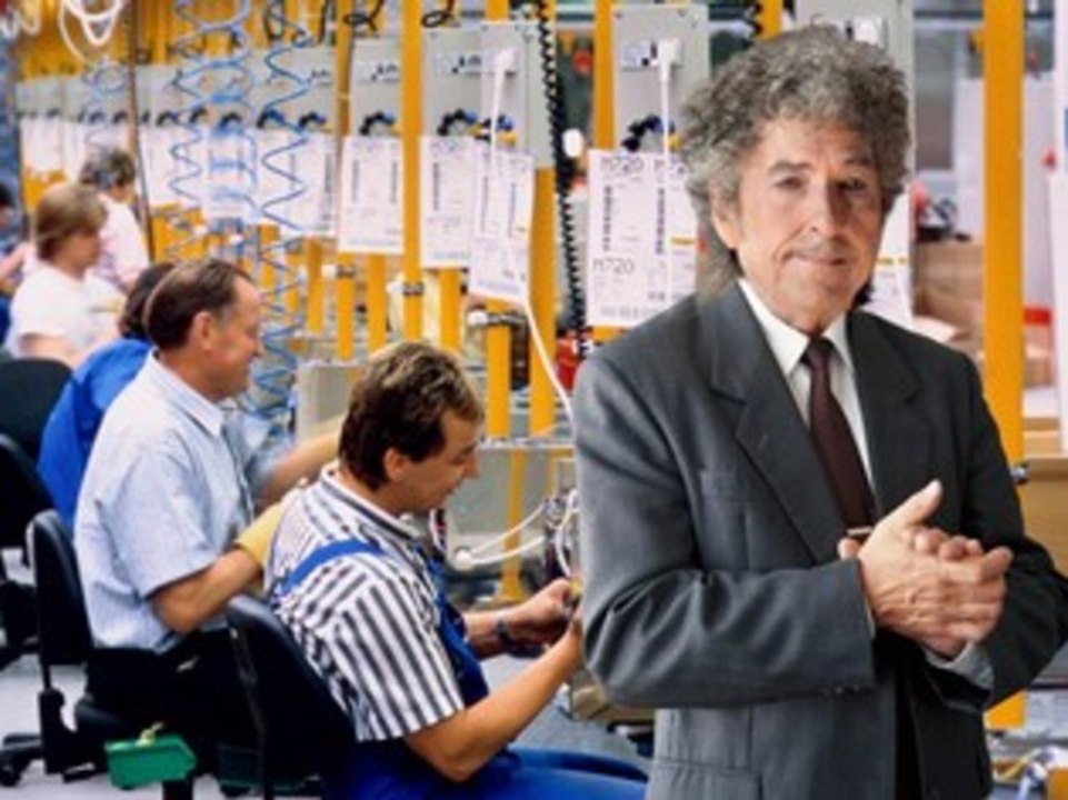 Bob Dylan Lays Off 2,000 Workers From Songwriting Factory
