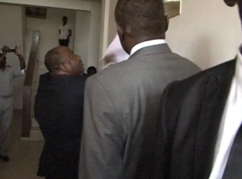 Le Président gabonais Ali Bongo Ondimba inaugure un complexe militaire