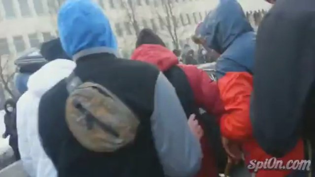 Russie : les justiciers détruisent la voiture d’un dealer