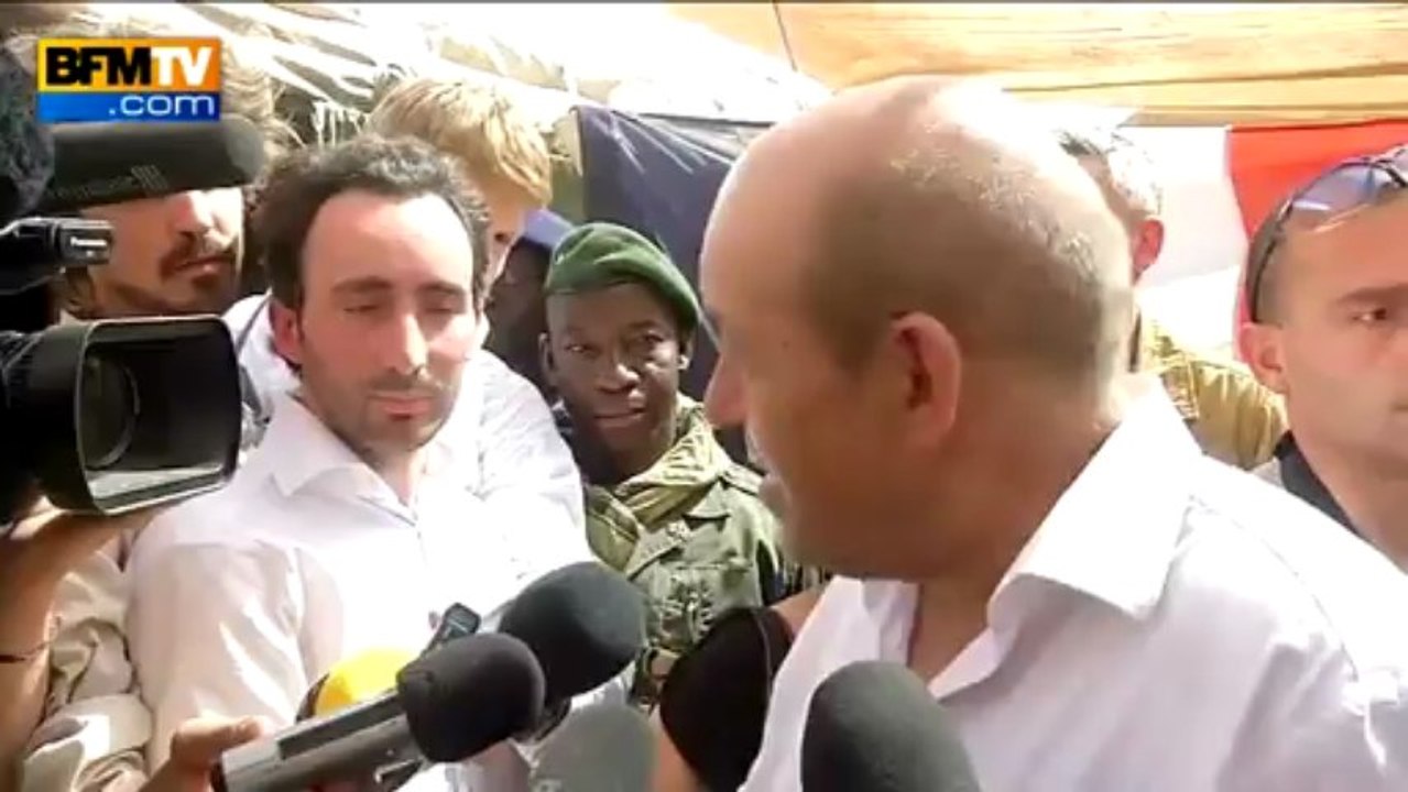 Le Drian au Mali salue "une opération militaire extrêmement bien menée"