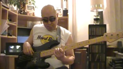 Parisienne Walkways Garry Moore Live solo bass cover Bob Roha