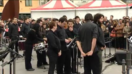 Ochenta músicos desarman de pólvora una mascletà para convertirla en sinfonía