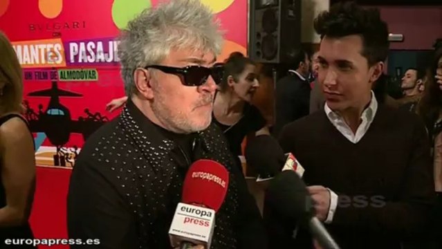 Almodóvar celebra el estreno de 'Los amantes pasajeros'