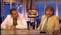 Johan Derksen noemt Wilfred Genee een _geweldige flapdrol_ (VI Oranje 09-07-2010)