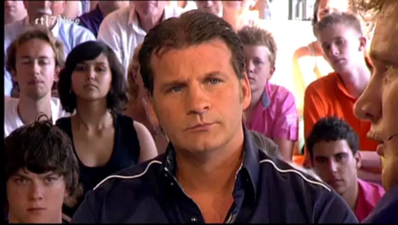 VI Oranje (27-6-2010) Middag (voetbal international) Karaoke Wilfred Genee !