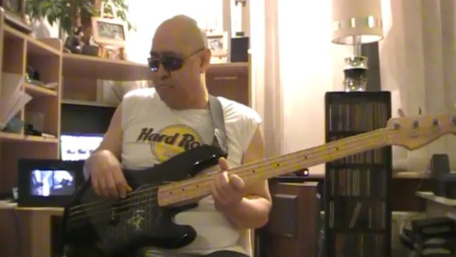 Parisienne Walkways Garry Moore Live solo bass cover2 Bob Roha