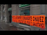 Napoli - Striscione pro Chavez davanti banca (07.03.13)