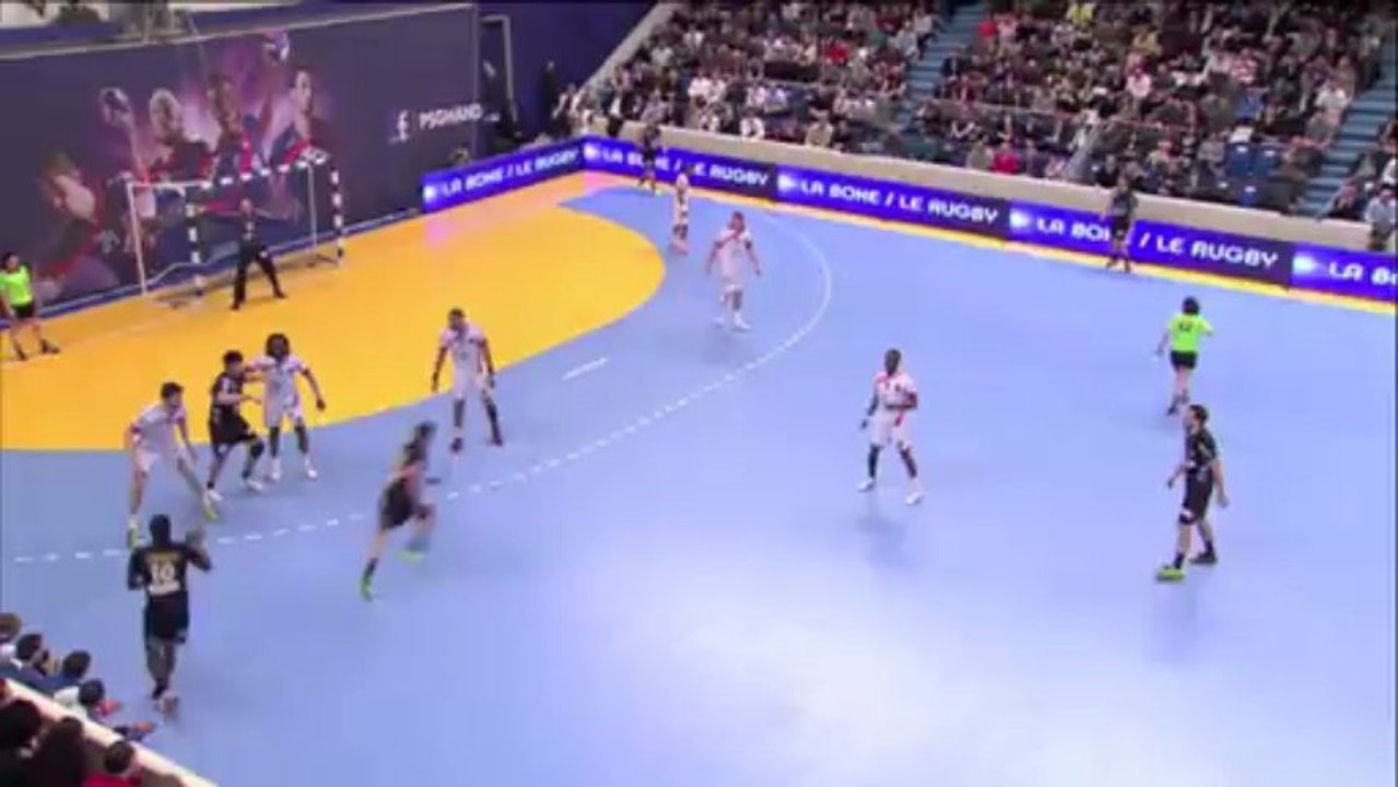 Enorme 1 contre 1 de l'arrière gauche de Dunkerque Erwan Siakam lors de la 17e journée de D1 de handball