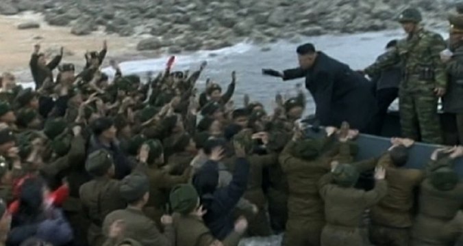 Kim Jong-Un : l'accueil hystérique des soldats nord-coréens