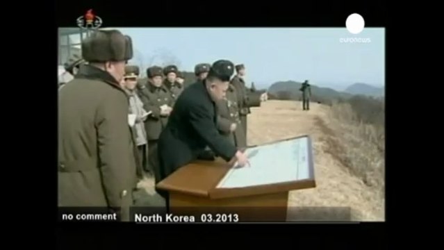 Bain de foule militaire pour Kim Jong-Un - no comment