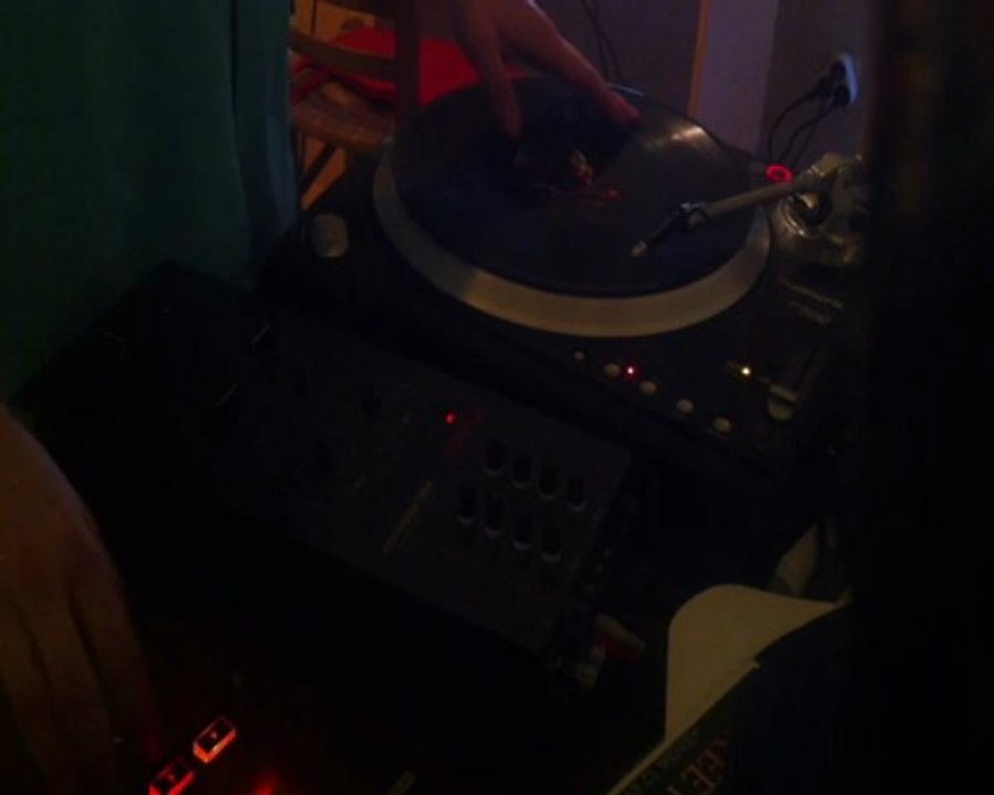 session de scratch old school Napalman (dj jaco)