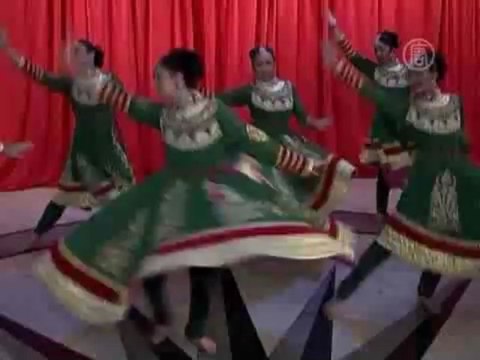 Фигуры звезд Болливуда совершают мировое турне