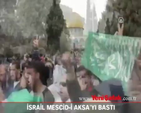 İsrail askerleri Mescid-i Aksa'yı bastı!